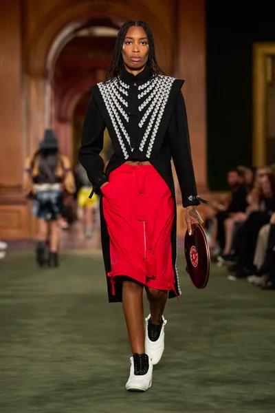 Look 18